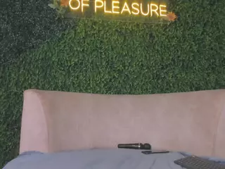 Chloe Dee's Live Sex Cam Show