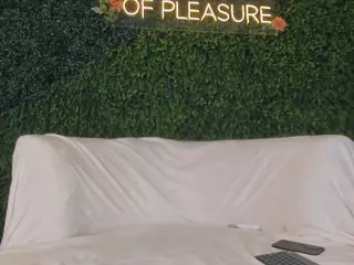 Chloe Dee's Live Sex Cam Show