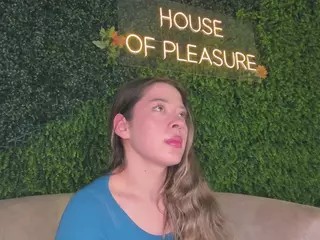 Chloe Dee's Live Sex Cam Show