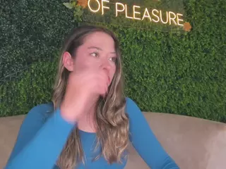 Chloe Dee's Live Sex Cam Show