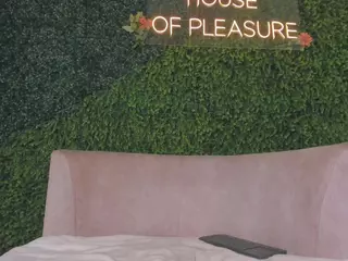 Chloe Dee's Live Sex Cam Show