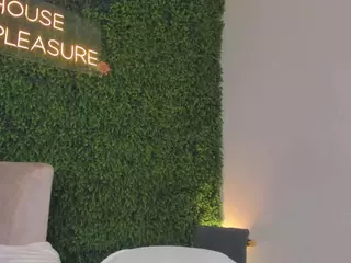 Chloe Dee's Live Sex Cam Show