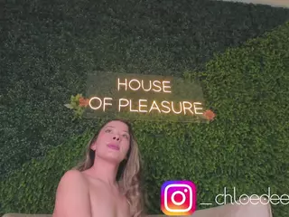 Chloe Dee's Live Sex Cam Show