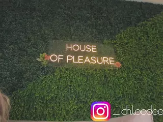 Chloe Dee's Live Sex Cam Show