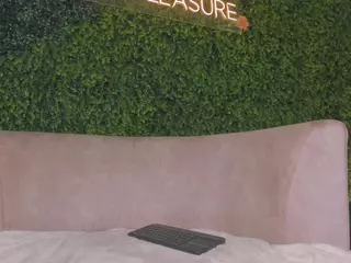 Chloe Dee's Live Sex Cam Show