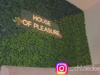 Chloe Dee's Live Sex Cam Show