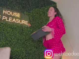 Chloe Dee's Live Sex Cam Show