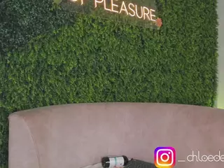 Chloe Dee's Live Sex Cam Show