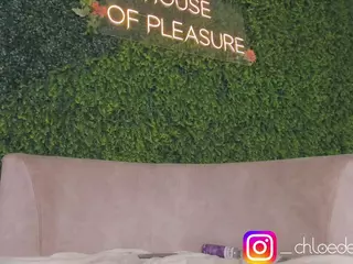 Chloe Dee's Live Sex Cam Show