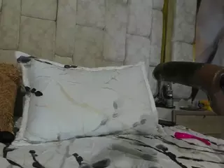 emily-86's Live Sex Cam Show