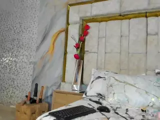 emily-86's Live Sex Cam Show