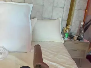 emily-86's Live Sex Cam Show