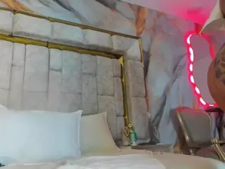 emily-86's Live Sex Cam Show