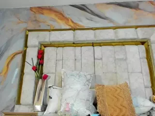 emily-86's Live Sex Cam Show