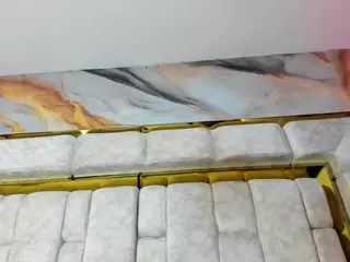emily-86's Live Sex Cam Show
