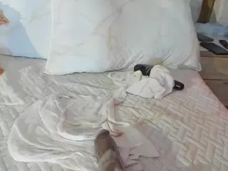emily-86's Live Sex Cam Show