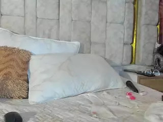 emily-86's Live Sex Cam Show