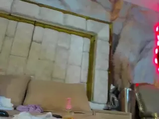 emily-86's Live Sex Cam Show
