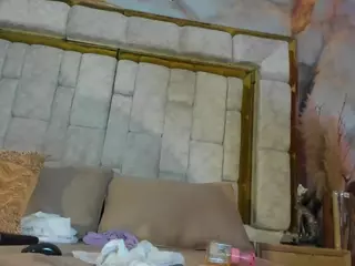 emily-86's Live Sex Cam Show