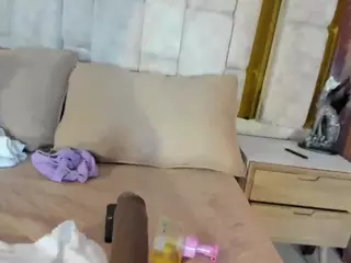 emily-86's Live Sex Cam Show