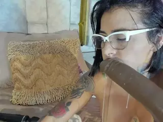 emily-86's Live Sex Cam Show