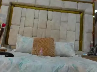 emily-86's Live Sex Cam Show