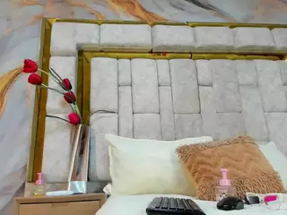 emily-86's Live Sex Cam Show