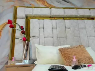 emily-86's Live Sex Cam Show