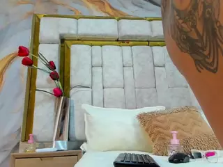 emily-86's Live Sex Cam Show