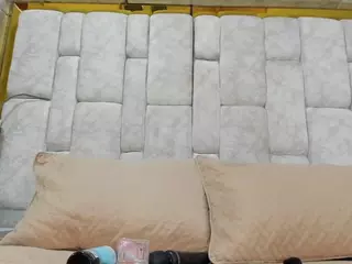 emily-86's Live Sex Cam Show