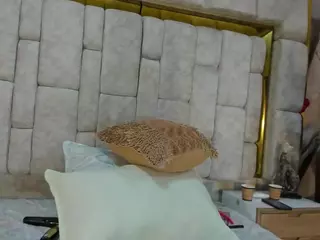 emily-86's Live Sex Cam Show