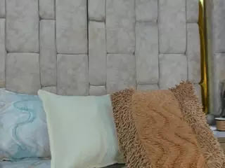 emily-86's Live Sex Cam Show