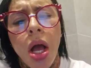 Live cam show with emily-86