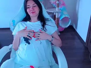 DaniellaTrue1's Live Sex Cam Show