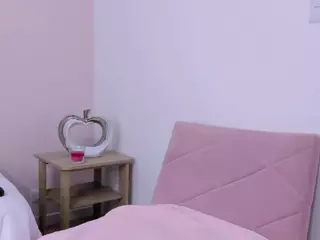 millicent-roberts's Live Sex Cam Show