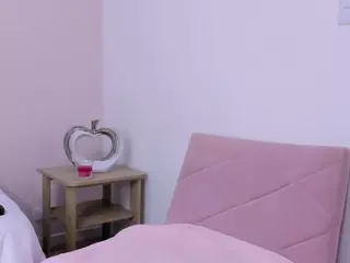 millicent-roberts's Live Sex Cam Show
