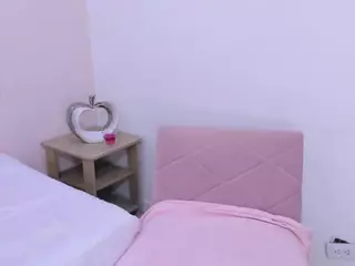 millicent-roberts's Live Sex Cam Show