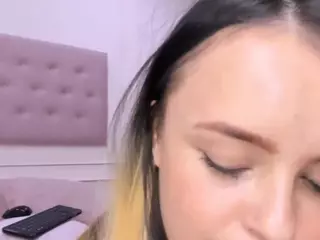 millicent-roberts's Live Sex Cam Show