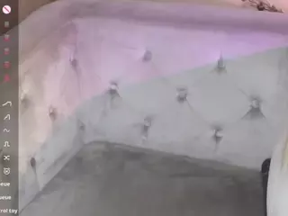 ZOEBOLTON's Live Sex Cam Show
