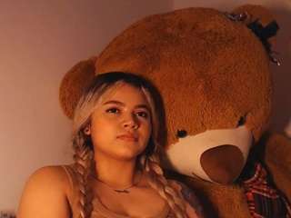 Offline cam show with ScarlettHudsson