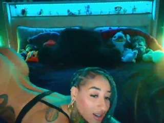 Live cam show with Ari The Don
