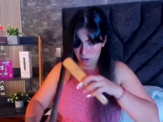 Laura-Ks's Live Sex Cam Show