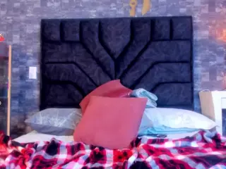 Laura-Ks's Live Sex Cam Show