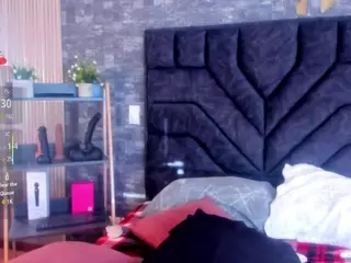 Laura-Ks's Live Sex Cam Show