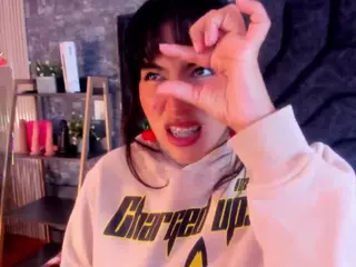 Laura-Ks's Live Sex Cam Show