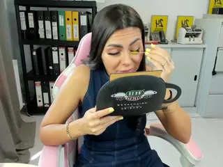 kilenyaPatrise's Live Sex Cam Show