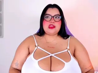 chloe-bigoobs's Live Sex Cam Show