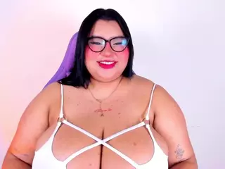 chloe-bigoobs's Live Sex Cam Show