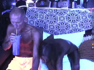ShannNikkii420's Live Sex Cam Show