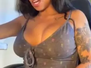 Victoria's Live Sex Cam Show